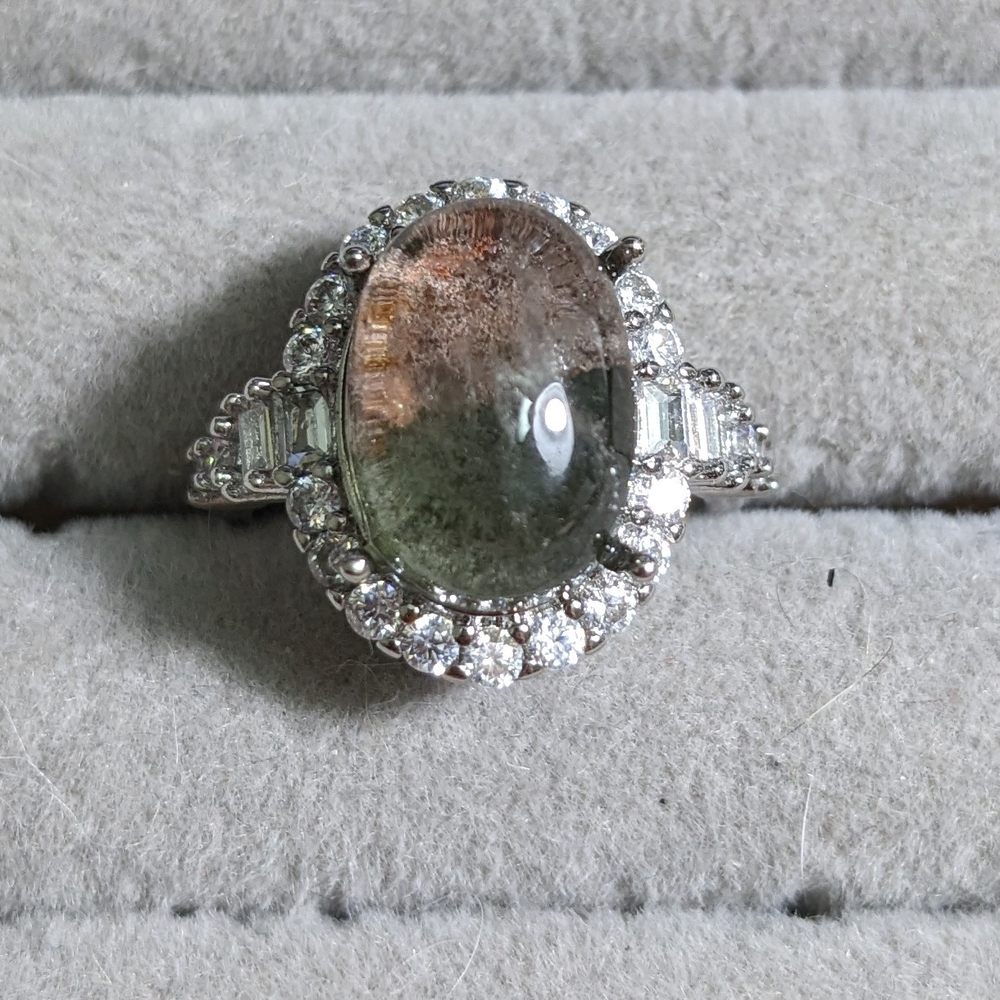 Elegant Silver and Green Gemstone Ring